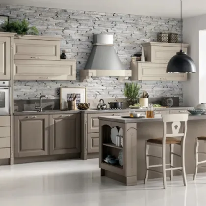 Cucina Classica con isola Bolgheri v01 in Rovere finitura Cuvèe e Soya con top in laminato Pietra Vecchia di Stosa