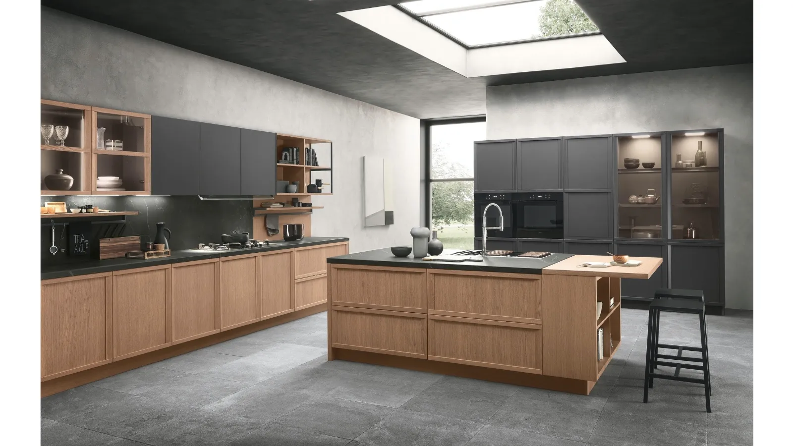 Cucina Classica con isola Newport v05 in Rovere Barrique e laccato Lava di Stosa