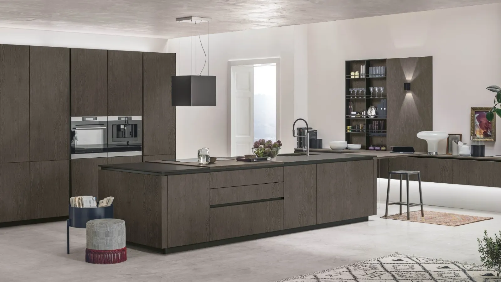 Cucina Moderna con isola Natural v10 in Rovere Dark e HPL di Stosa